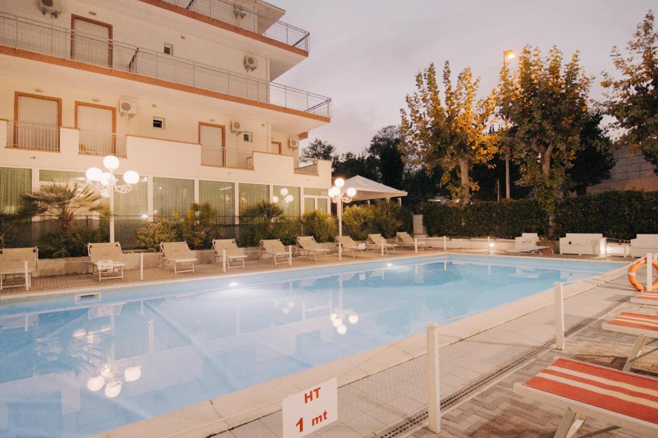 Hotel Beverly Rímini Exterior foto
