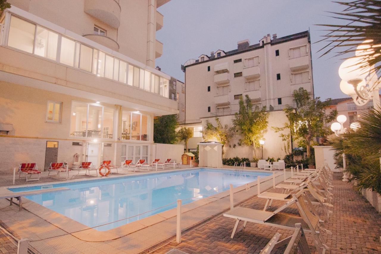 Hotel Beverly Rímini Exterior foto