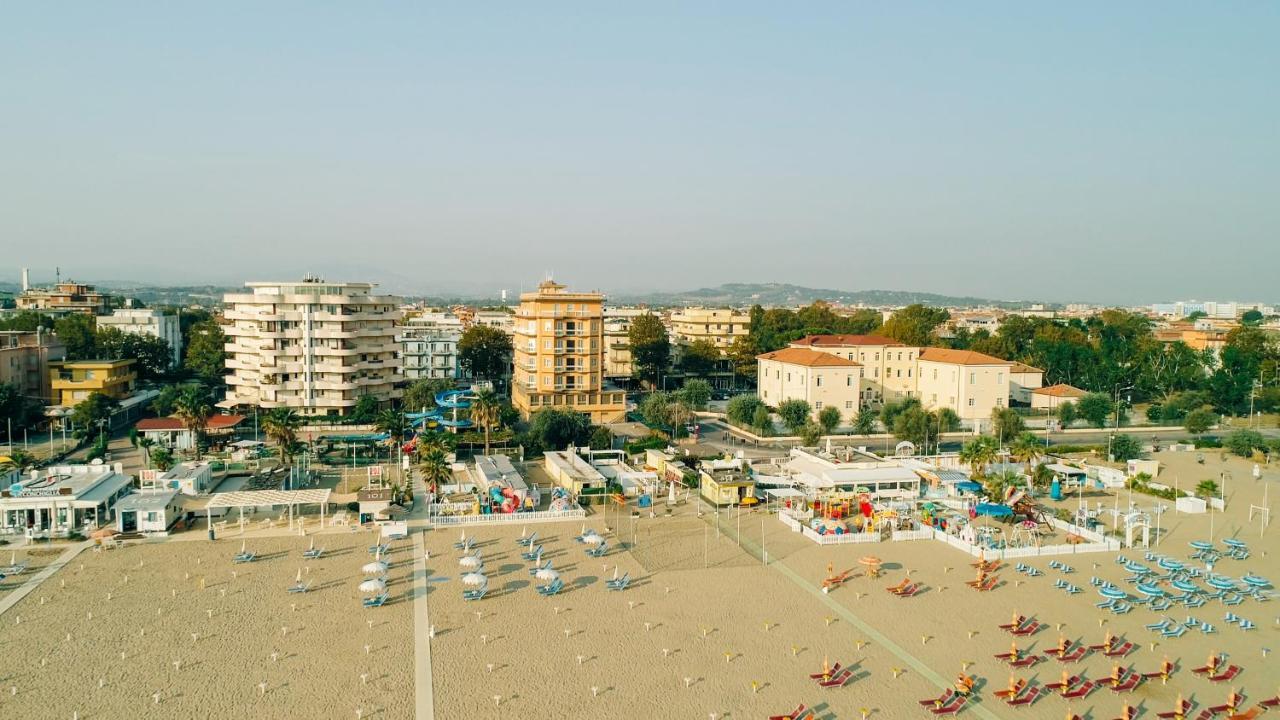 Hotel Beverly Rímini Exterior foto