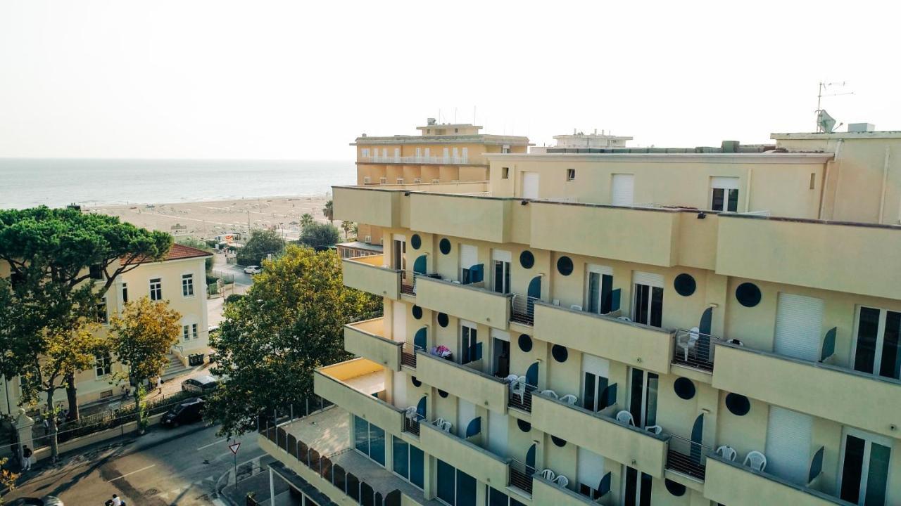 Hotel Beverly Rímini Exterior foto