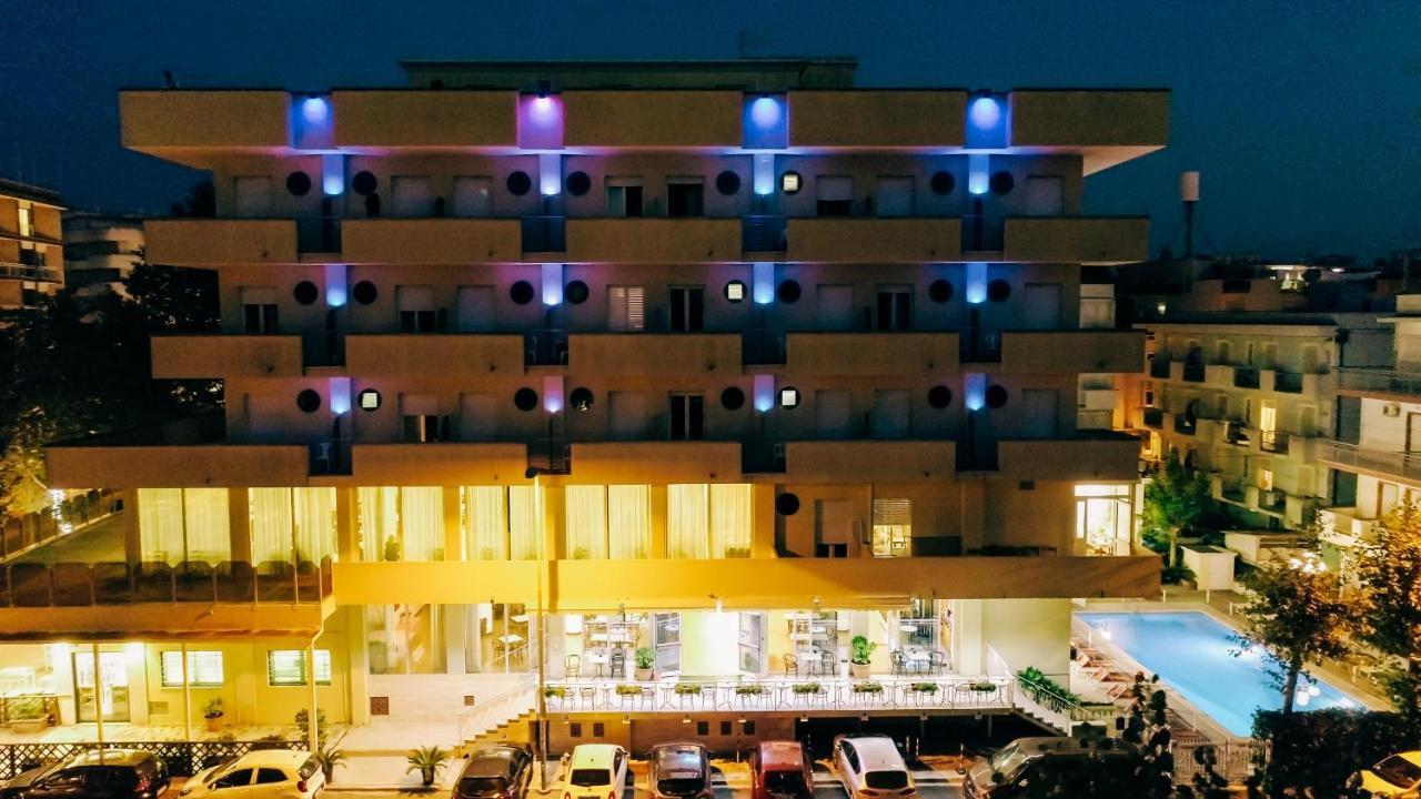 Hotel Beverly Rímini Exterior foto